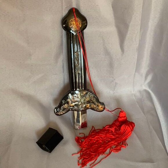 Collapsible display sword with carrying pouch - Picture 2 of 6